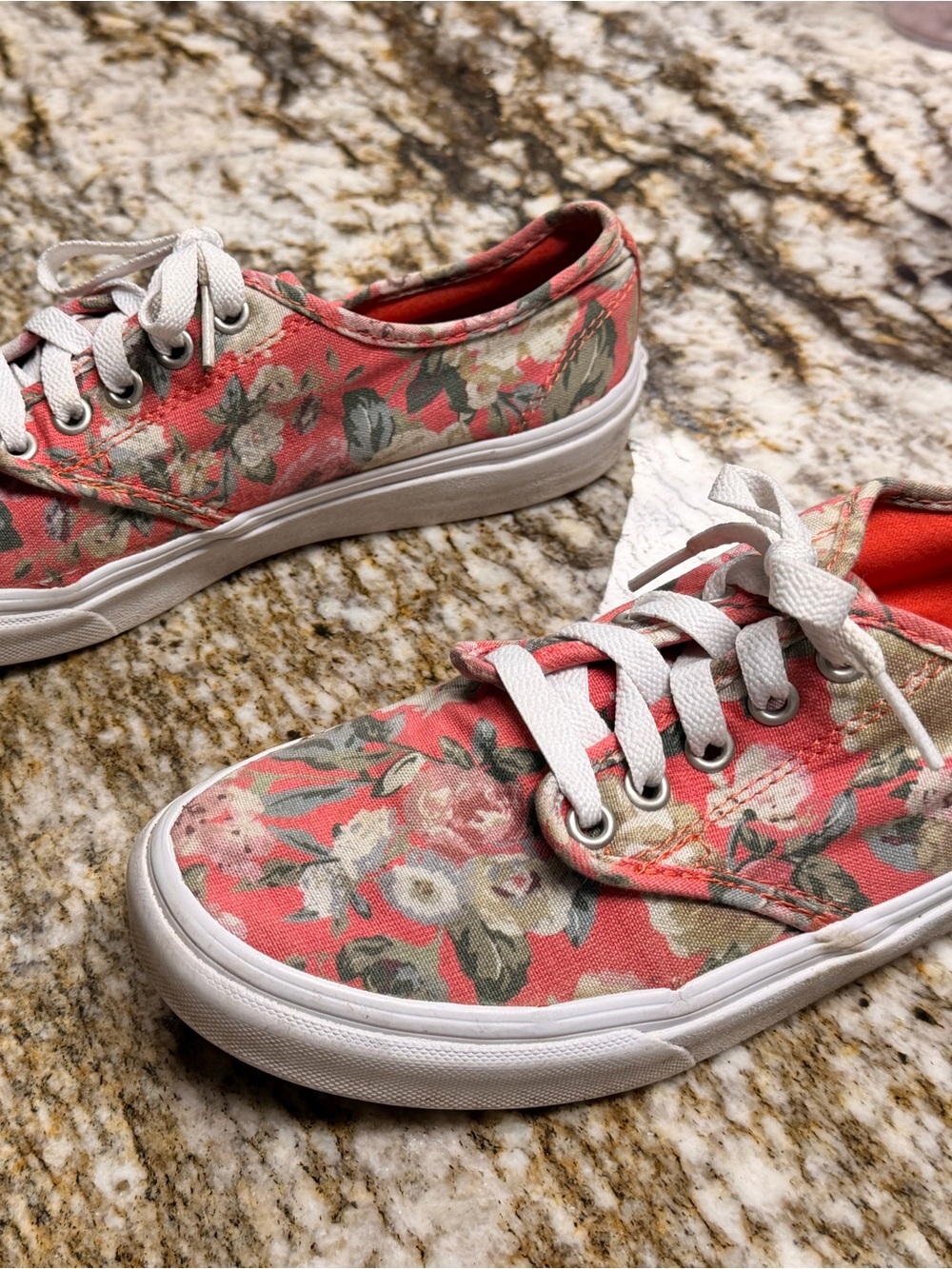 VANS Women’s Size 8.5 Coral with Floral Print Canvas Lace-Up Sneakers - Picture 5 of 13